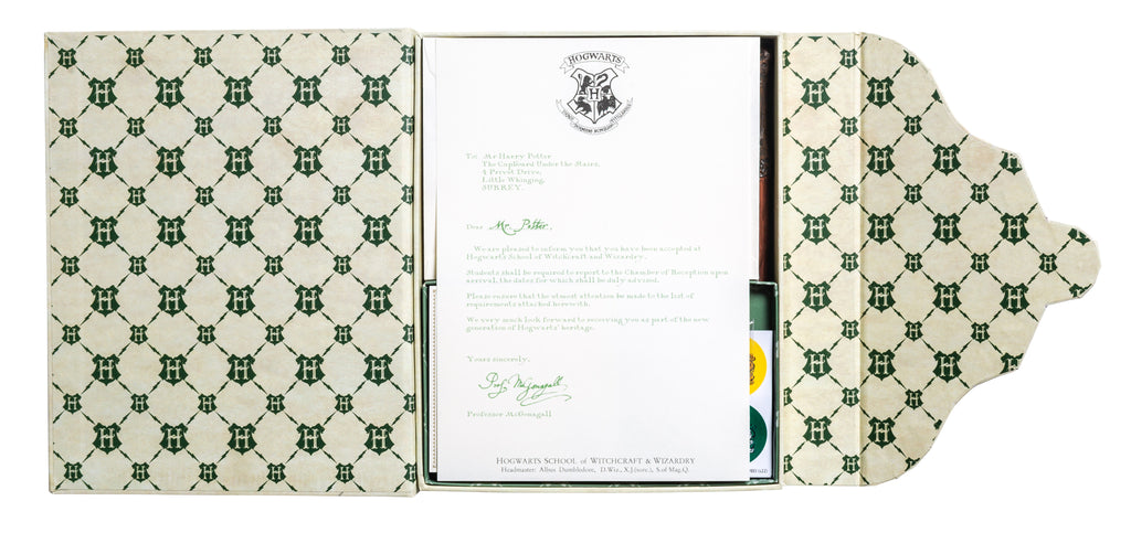 Harry Potter: Hogwarts Acceptance Letter Journal and Wand Pen Set:  9781647228750: Insights: Books 
